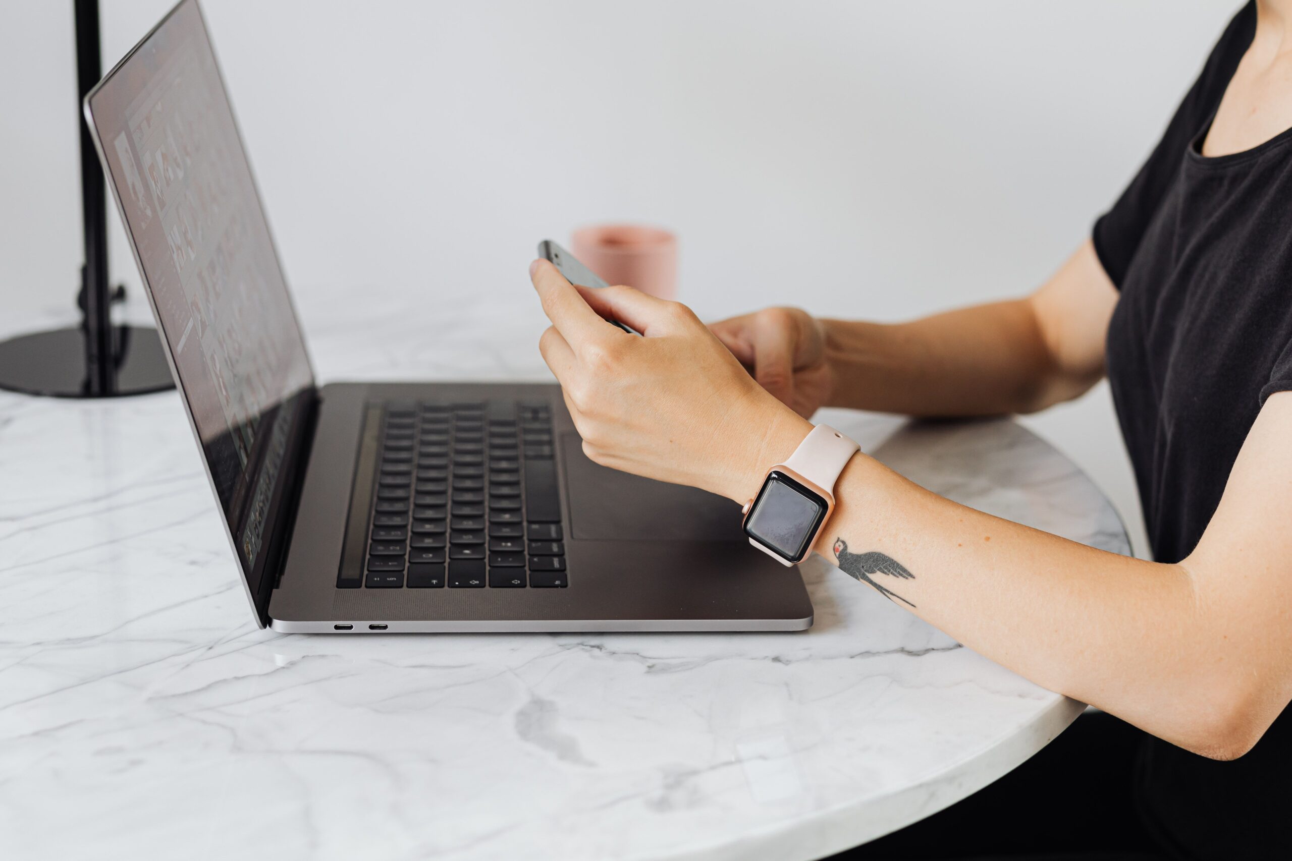 What Makes Social Media Graphics Actually Stop the Scroll